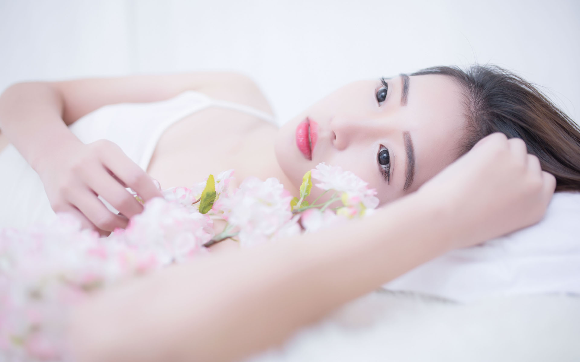 王毅会见伊朗外长阿拉格齐